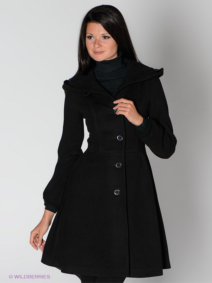 Черное пальто расклешенное