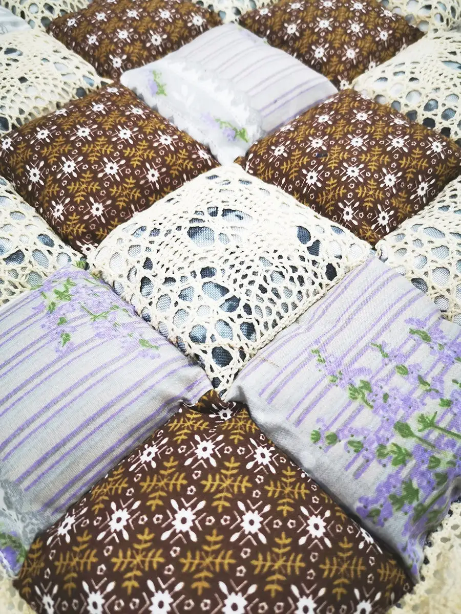 Подушки декоративные текстильные с завязками на стулья пэчворк с кружевом
