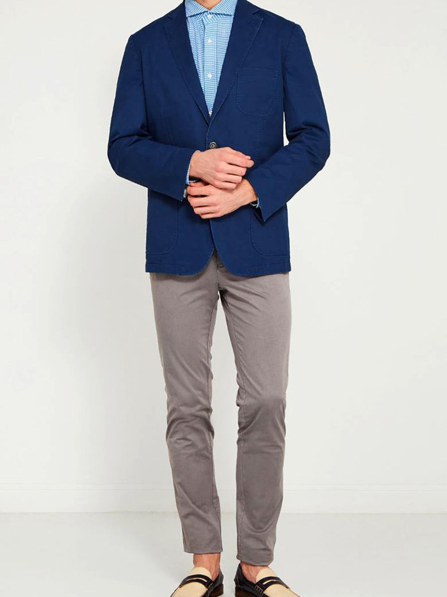 Серые брюки синий пиджак сочетание