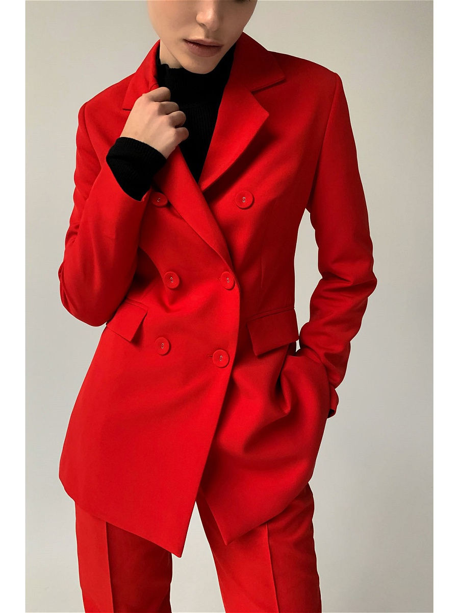 Красный классический костюм женский