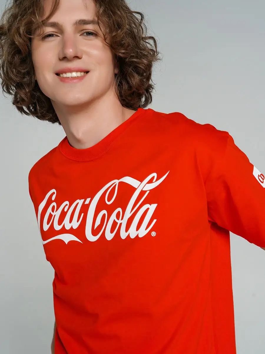 pull and bear coca cola t shirt