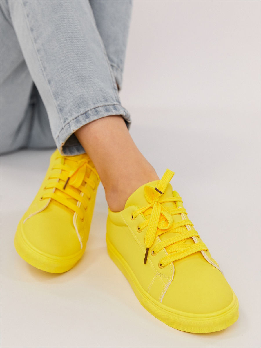 Фото желтые кроссовки