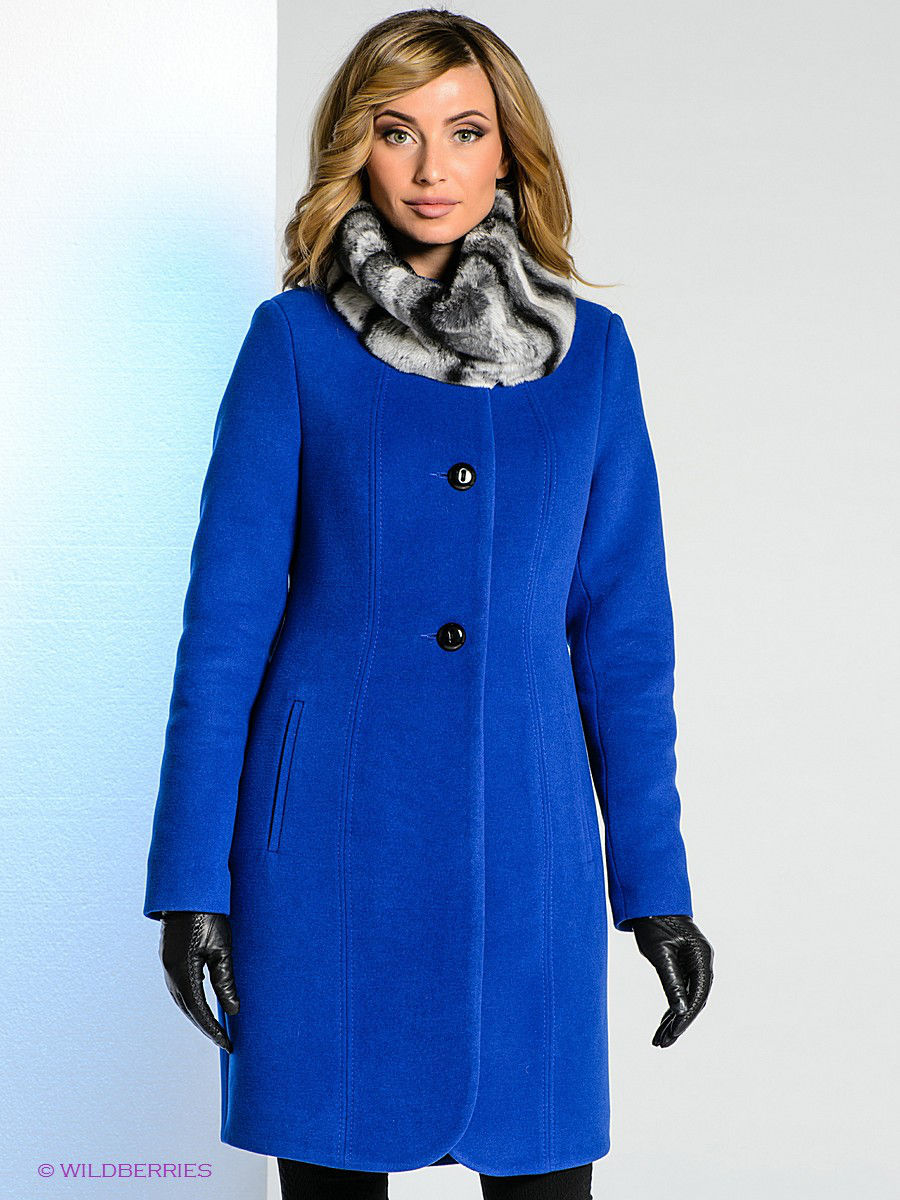 Пальто голубое с мехом