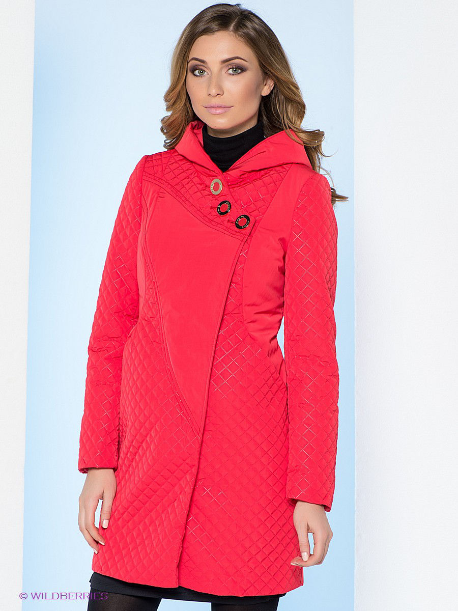 Демисезонное пальто на синтепоне женская купить. Пальто VASSA С капюшоном на синтепоне. Полупальто на синтепоне женское. Красное стеганое пальто. Полупальто женское демисезонное на синтепоне.