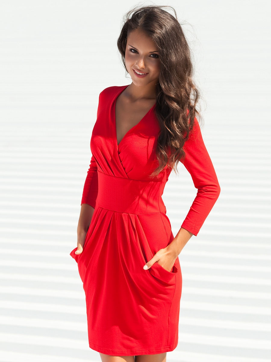 Красивое красное платье