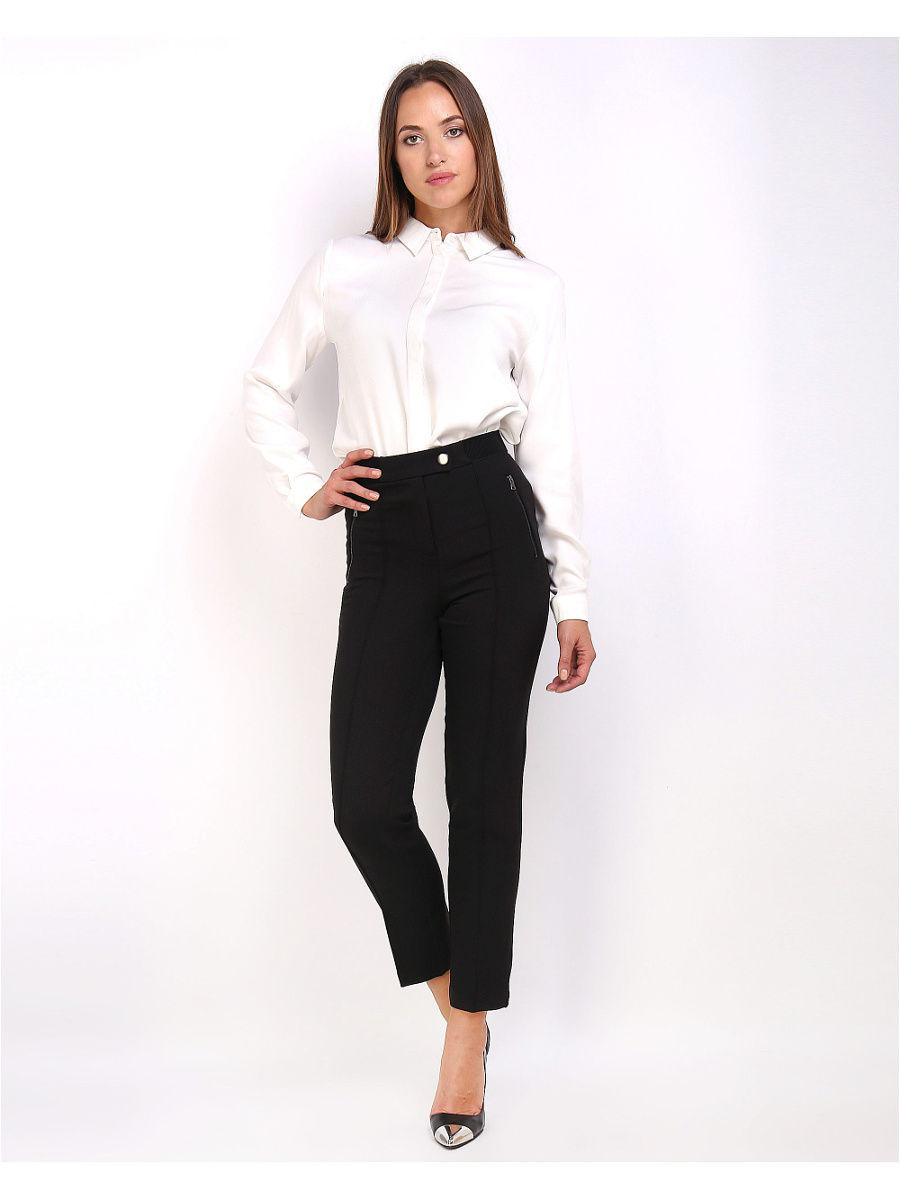 Черные брюки белая блузка. Блузка с брюками. Белая блузка с брюками. Белая блузка и черные брюки. Белая рубашка и брюки женские.