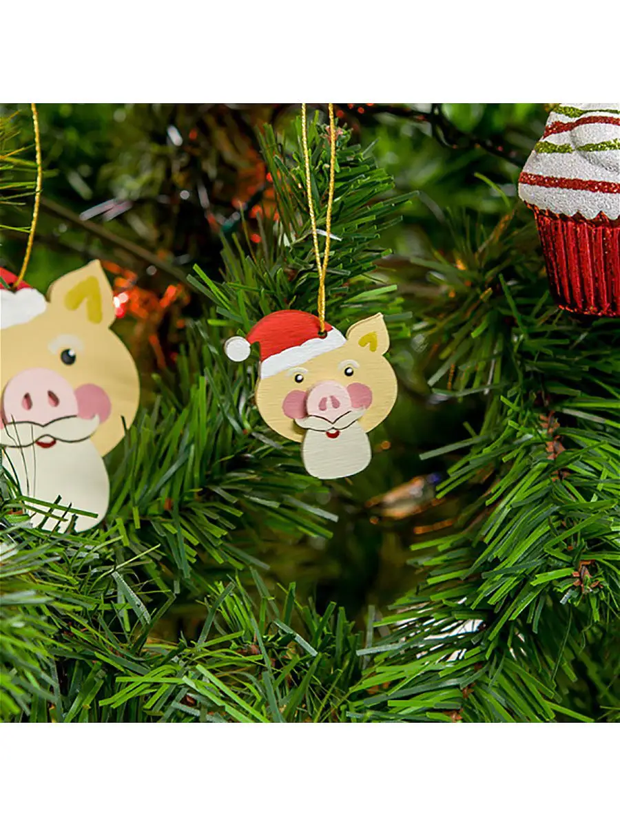 Крошечное рождество. Елочная игрушка Свинка. Символ года Свинка елочная игрушка. Новогодняя хрюшка есть игрушка.