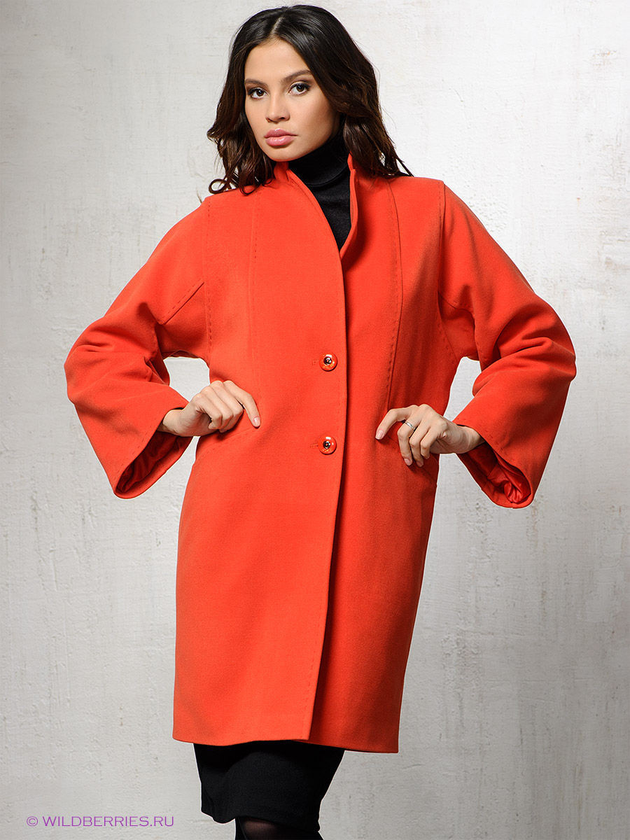 Женское пальто с регланом