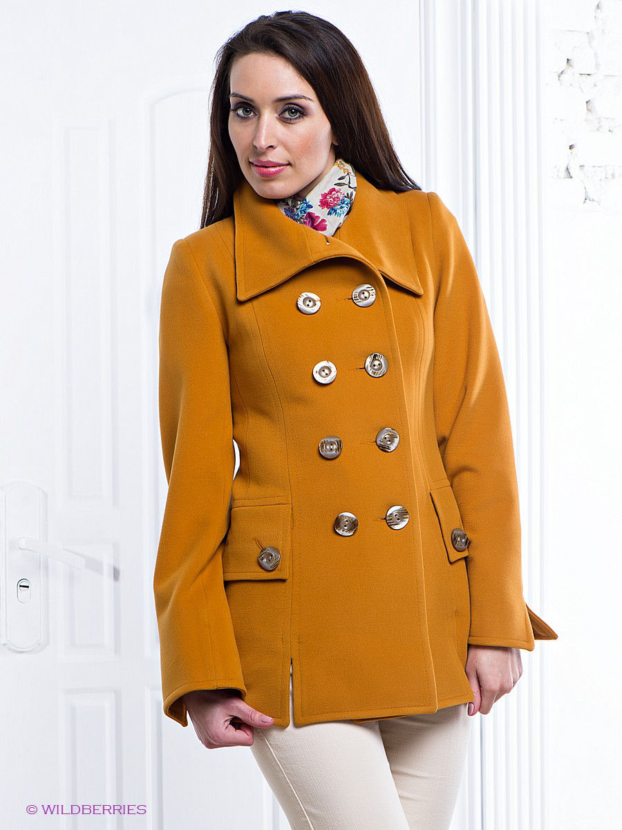 Женское пальто горчичного цвета