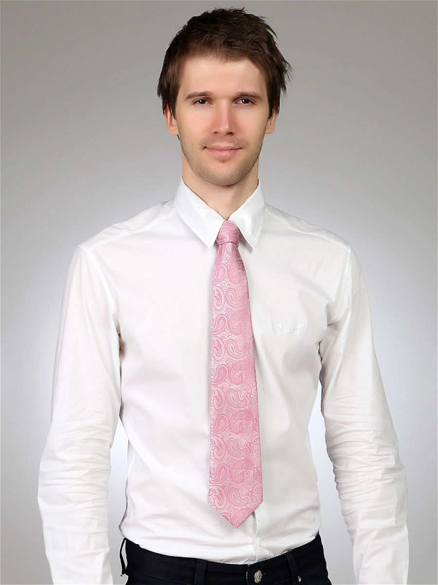 Розовый галстук офисный стиль