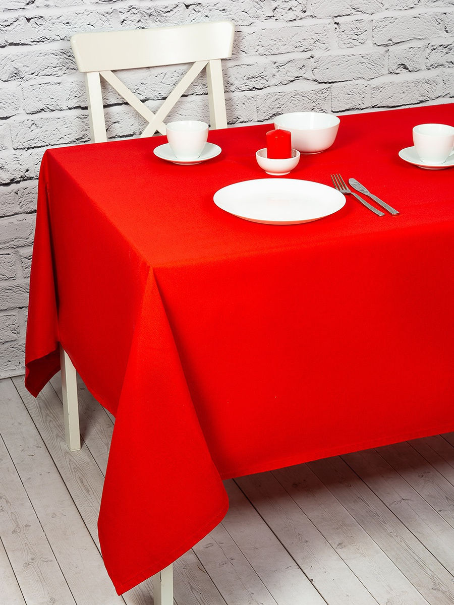 Красная скатерть на стол